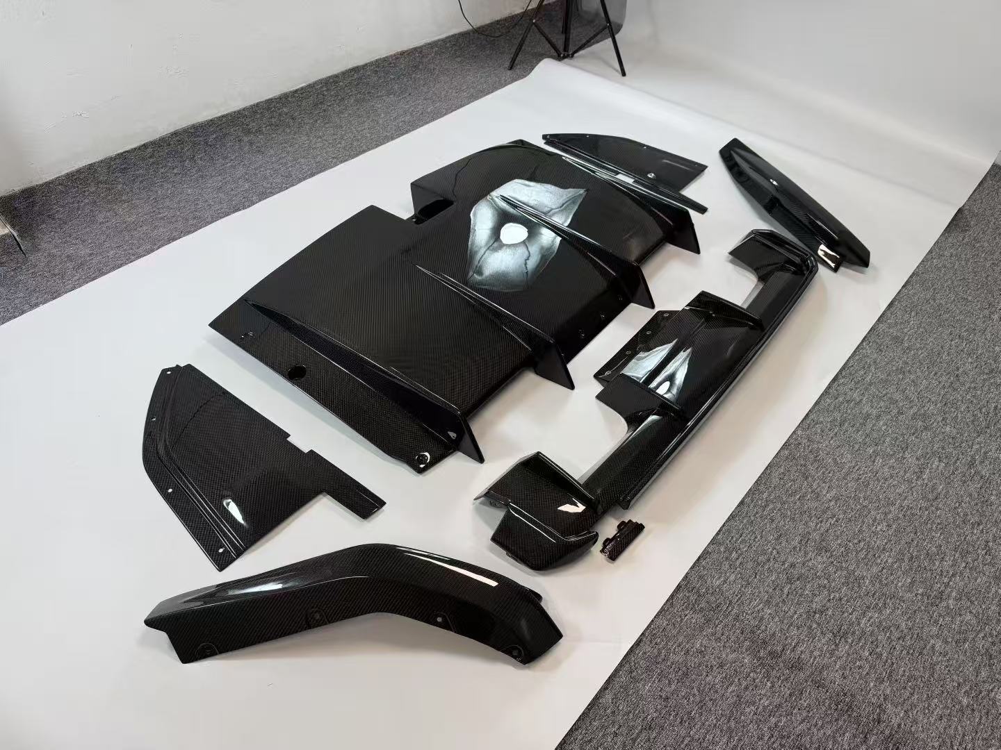 Carbonique R-Style Aggressive 7-Piece Dry Carbon Fiber Rear Diffuser with Extended Fins for BMW G80 M3 / G82 M4 (2021+)