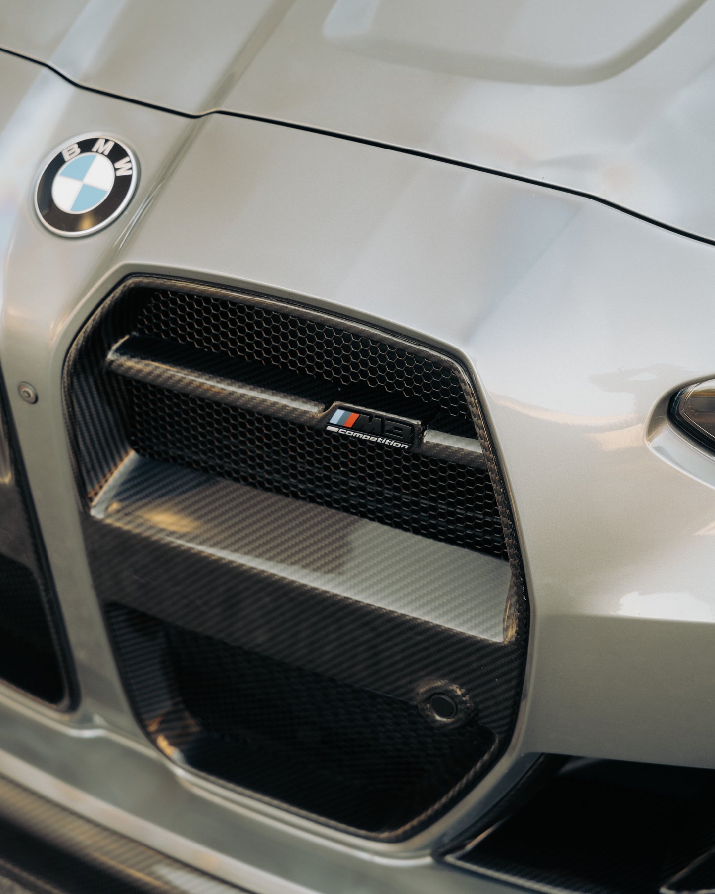 Carbonique V-Style Dry Carbon Fiber Front Grille with Anti-Stone Mesh for BMW M3/M4 (G80 G81 G82 G83) – 2021+