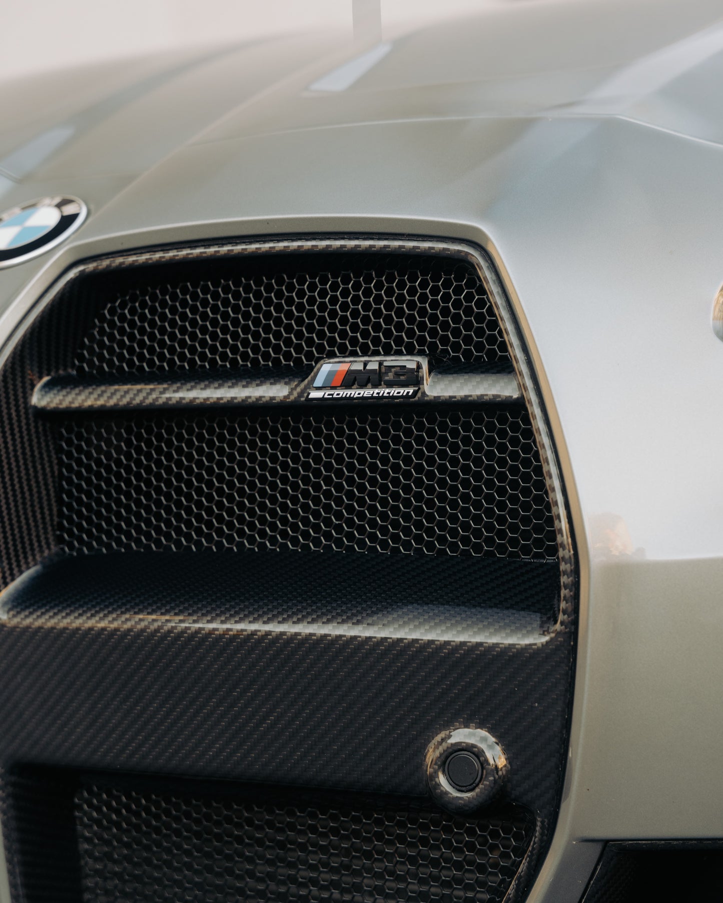 Carbonique V-Style Dry Carbon Fiber Front Grille with Anti-Stone Mesh for BMW M3/M4 (G80 G81 G82 G83) – 2021+